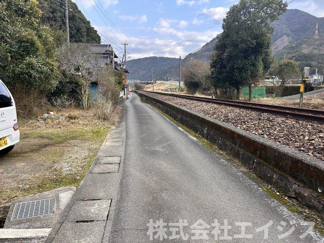 坂本町西部売土地の前面道路含む現地写真