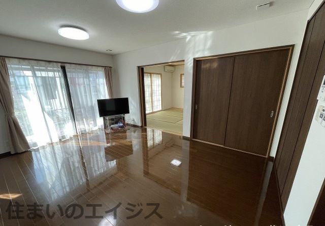 氷川町宮原　中古戸建の居間・リビング|こちらの居間で趣味の時間をお楽しみください