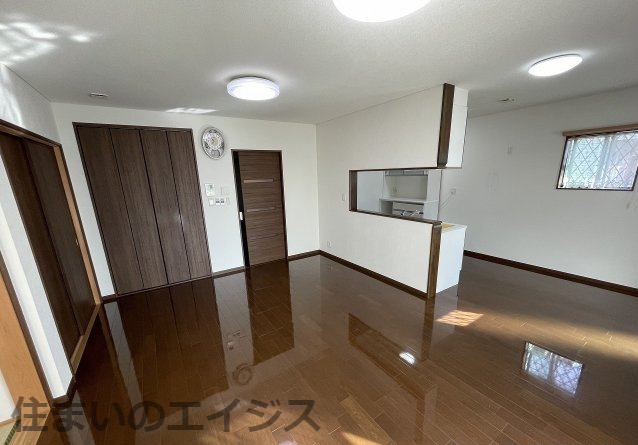 氷川町宮原　中古戸建の居間・リビング|おしゃれな居間です