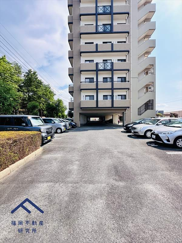 サンリヤン三国が丘の駐車場