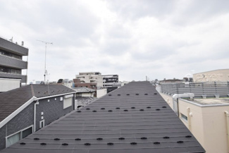 【展望】 | 眼前に広がる空の雄大さと、このお部屋の自慢の一つである「眺望」をご覧ください。毎日、この景色を独り占めできる新生活に夢が広がります。～即日のご見学可能～　お問合せはお気軽にどうぞ。
