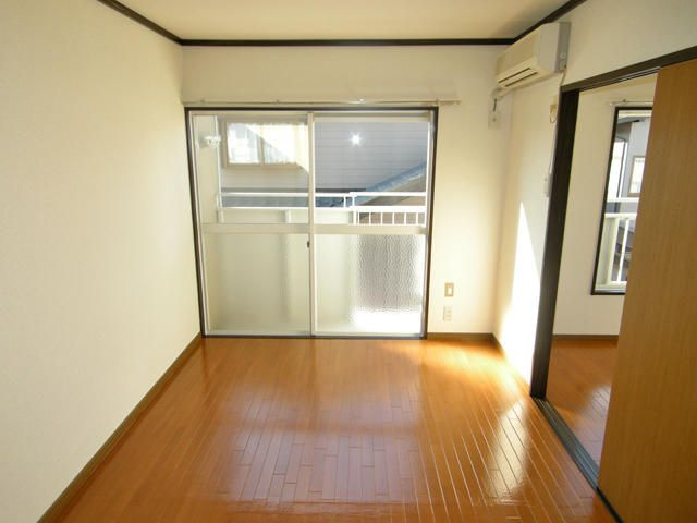 ネオコート狭山の洋室