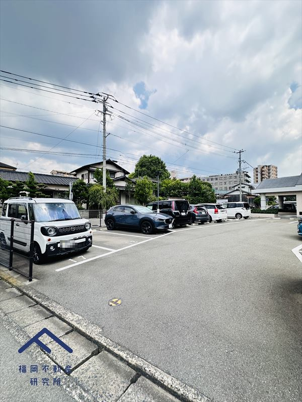 コーポランド春日原の駐車場