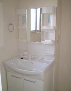 【独立洗面台】 | エリタージュ B棟 | 独立洗面台、朝の身支度には欠かせません