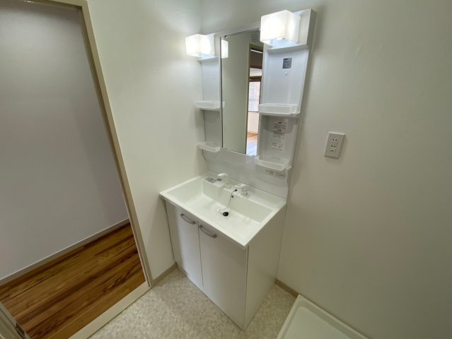 ライオンズマンション藤ヶ丘ガーデンの独立洗面台|大きなボウルの洗面化粧台付き！ちょっとした洗濯もできちゃいます