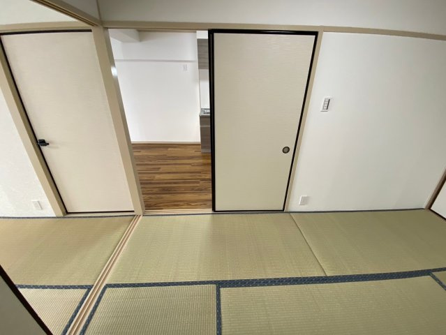 ライオンズマンション藤ヶ丘ガーデンの和室|リビングに隣接した和室。客間としても寝室にしても用途に合わせて活用できます◎