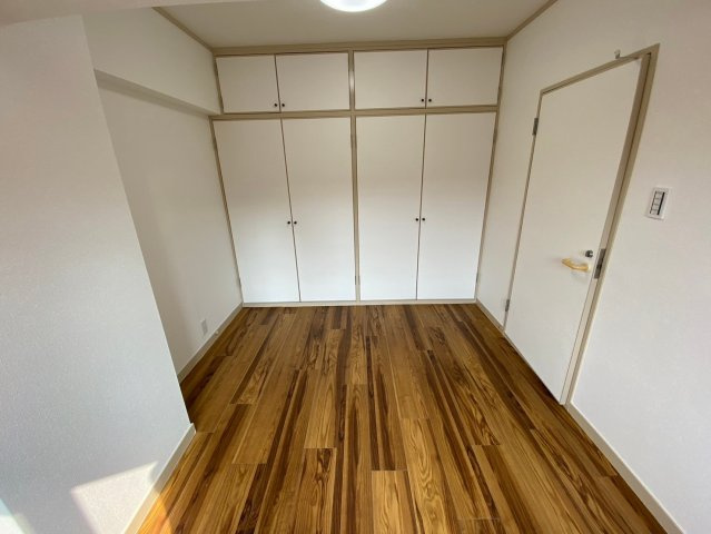 ライオンズマンション藤ヶ丘ガーデンの洋室|【6帖】
お掃除もラクチンなフローリングのお部屋です