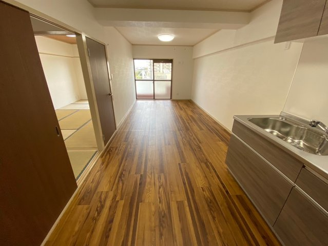 ライオンズマンション藤ヶ丘ガーデンの居間・リビング|明るい雰囲気が心地よいリビング♪採光良好です！