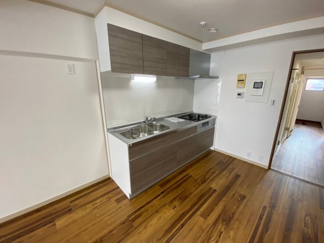 ライオンズマンション藤ヶ丘ガーデンのキッチン|広々キッチンはふたりで料理をするのにも十分な広さです