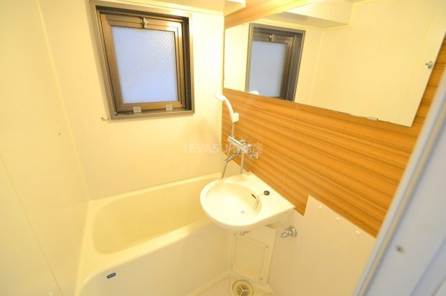 広島市中区白島中町の賃貸マンションの洗面所