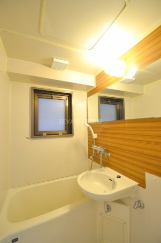 広島市中区白島中町の賃貸マンションの浴室