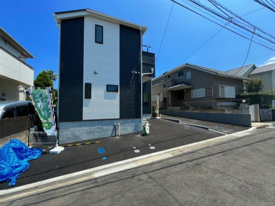 【駐車場】 | ♦♢霧が丘5丁目　新築戸建て♦♢ | ◆ゆったりとした駐車スペースを確保いたしましたので、お車2台駐車できます。自転車やバイクなど、ゆとりのある敷地で置き場所に困ることはないでしょう。