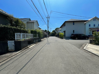 【前面道路含む現地写真】 | ♦♢霧が丘5丁目　新築戸建て♦♢ | ◆前面道路も幅員があり車の運転も安心！前面道路は閑静な住宅地。車通りの少ない道路です。お子様にも安心です。