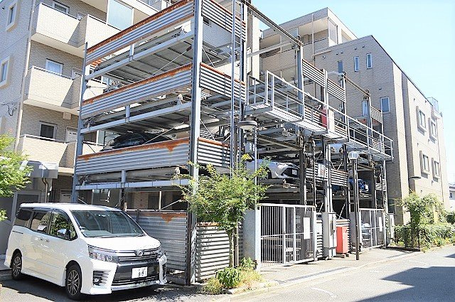 グランシャトーカワシマの駐車場