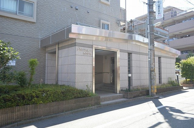 グランシャトーカワシマのエントランス