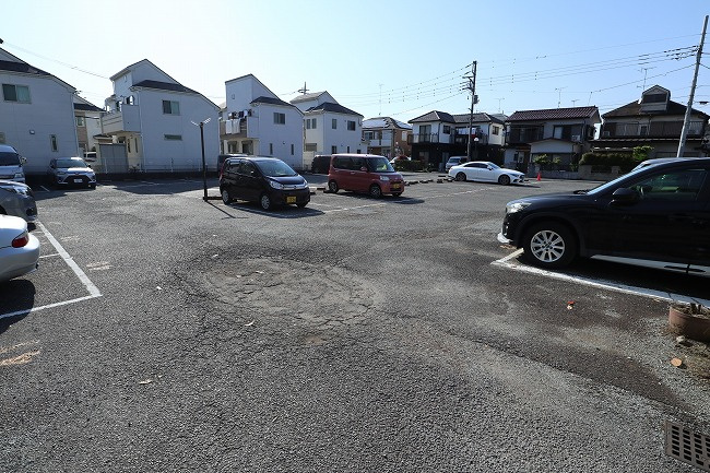 シャトー美堀台の駐車場
