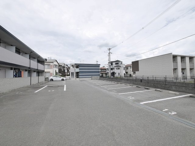 レオパレスルピナスの駐車場|駐車場完備です
