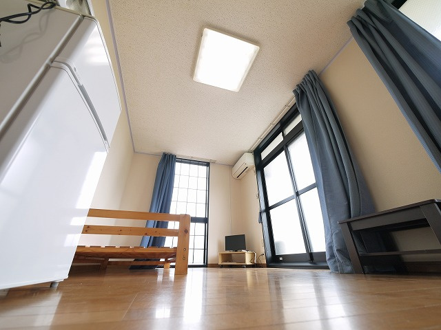 レオパレスルピナスの内装|明るい色調の室内です