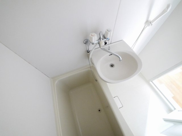 レオパレスルピナスの浴室|日々の暮らしに欠かせないお風呂です