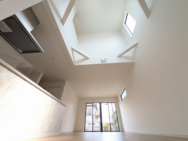 八王子市　横川町　新築一戸建て　５期の内装|～開放感のある吹抜け～