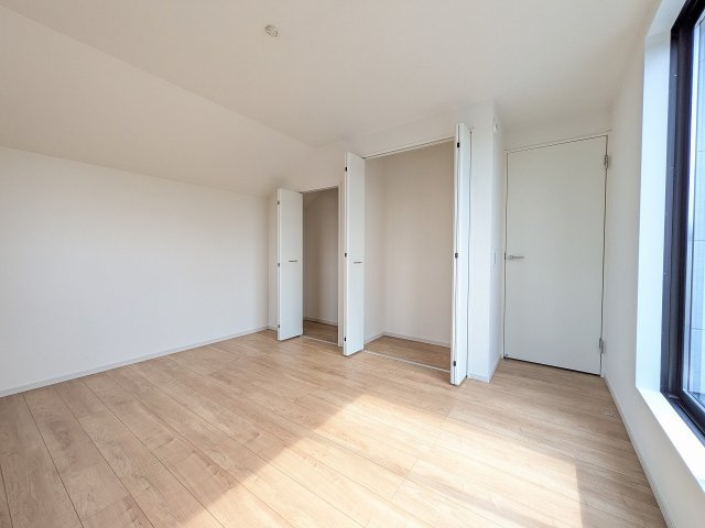 八王子市　横川町　新築一戸建て　５期の寝室|～2階バルコニーに面している6.8帖の主寝室～