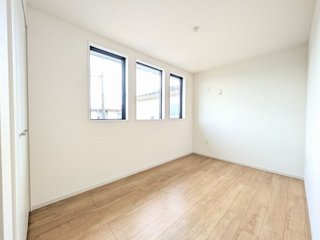 八王子市　横川町　新築一戸建て　５期の子供部屋|～2階5.5帖の洋室　2面採光で明るく風通しの良いお部屋です～