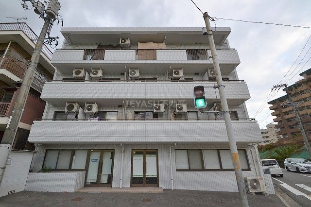 広島市西区打越町の賃貸マンションの外観