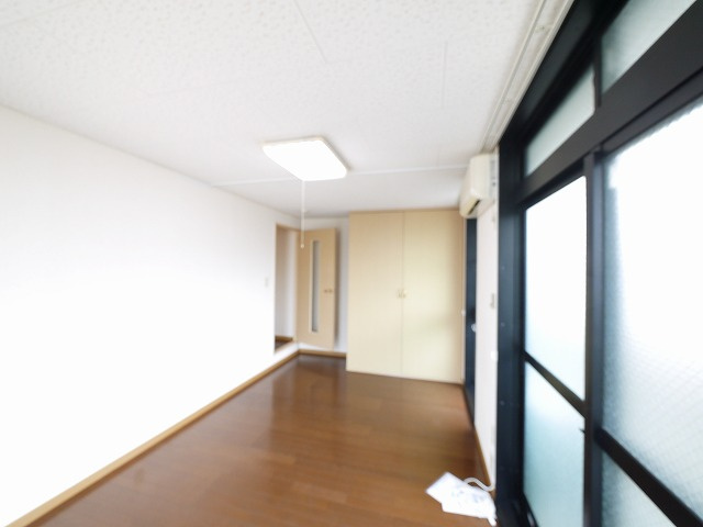 レオパレス大陽壱番館の内装|落ち着いた色調の洋室です