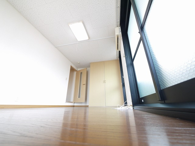 レオパレス大陽壱番館の洋室|ゆったりした洋室です