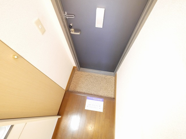 レオパレス大陽壱番館の玄関|明るい玄関です