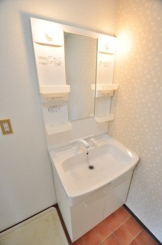 大阪市城東区関目３丁目の賃貸マンションの洗面所