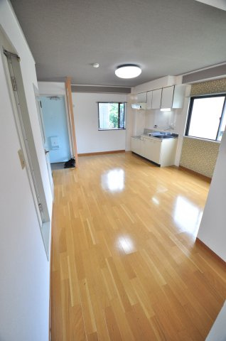 大阪市城東区関目３丁目の賃貸マンションの居間・リビング