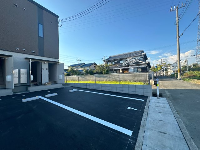 姫路市網干区垣内中町のアパートの駐車場