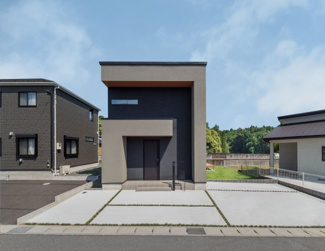 【外観】 | 外観デザインが素敵な新築住宅。こだわりを持ったハイスペックスペース！
駐車場も広くセカンドハウスとしてもオススメです！！