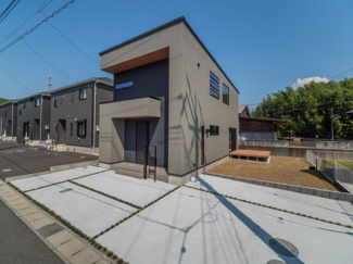 【外観】 | 外観デザインが素敵な新築住宅。こだわりを持ったハイスペックスペース！
駐車場も広くセカンドハウスとしてもオススメです！！