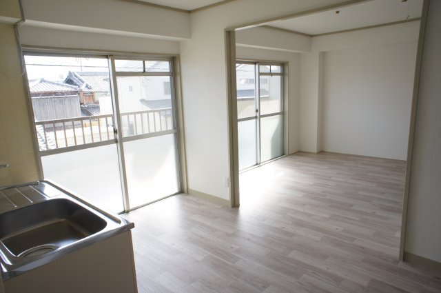 シャトレ北川の居間・リビング