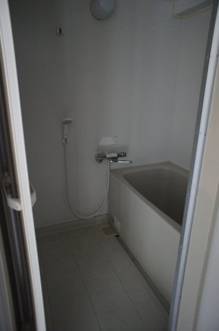 シャトレ北川の浴室