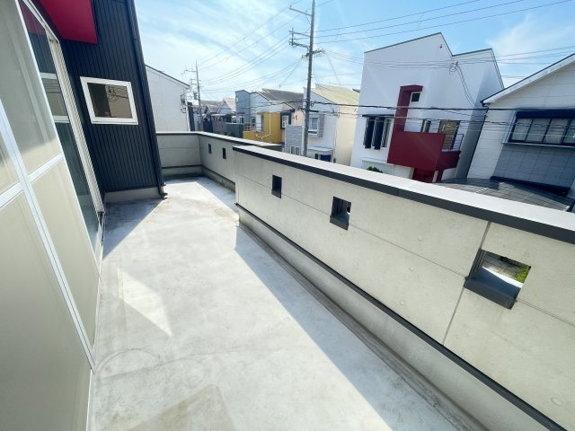 貝塚市半田　中古戸建のバルコニー|日当り風通しがとっても良いバルコニー♪　洗濯物がたっぷり干せしっかり乾きます♪