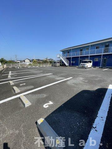 スカイアイランドの駐車場