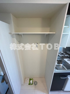【その他】 | ハーモニーテラス上高井戸Ⅳ | 棚付き洗濯機置き場※同物件別号室参考写真※