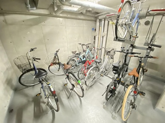 【駐車場】 | 屋根付きの駐輪場があります