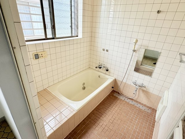 売中古戸建　掛川市千浜の浴室|シンプルな浴室です。リフォームもお気軽にご相談ください！