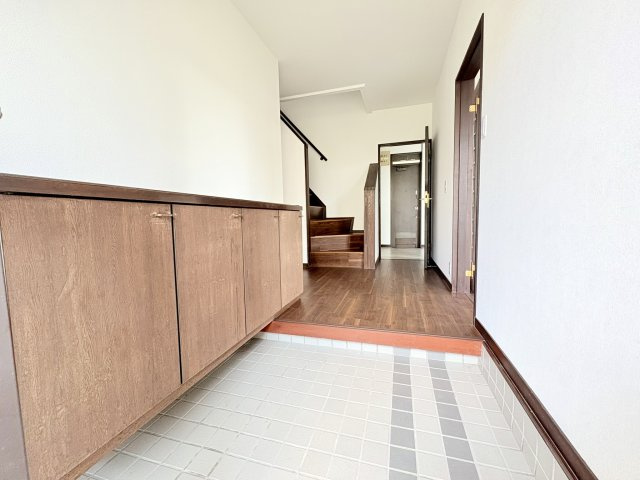 売中古戸建　掛川市千浜の玄関|下駄箱も完備されてた玄関。