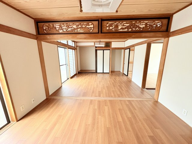 売中古戸建　掛川市千浜の洋室|1階の広々とした洋室。もともと6帖と8帖の続き和室をリフォームしています。
