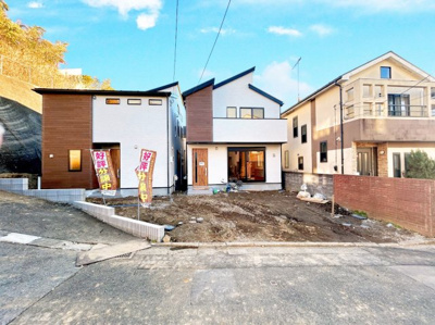 【前面道路含む現地写真】 | ◆都筑区東山田町新築住宅2号棟◆ | ◆前面道路も幅員があり車の運転も安心！前面道路は閑静な住宅地。車通りの少ない道路です。お子様にも安心です。

