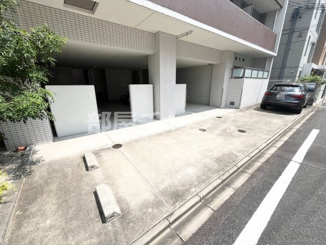 ハピネスの駐車場