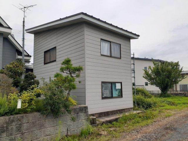 離れの小屋