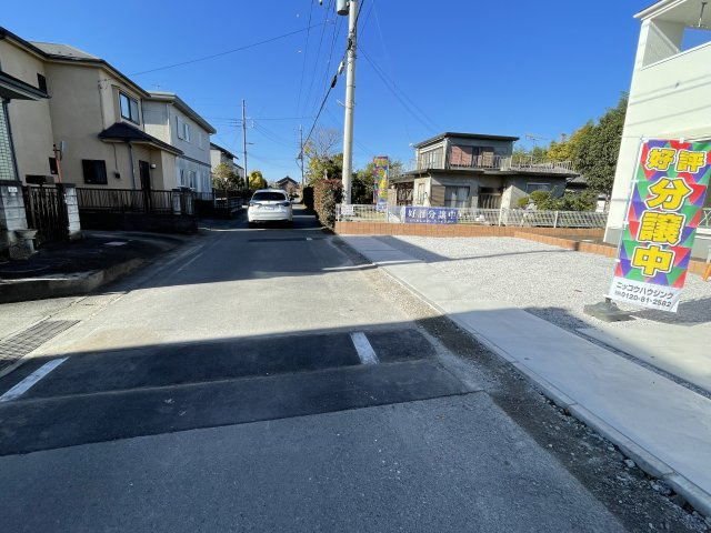 藤岡市小林第６（全1棟）1号棟の前面道路含む現地写真