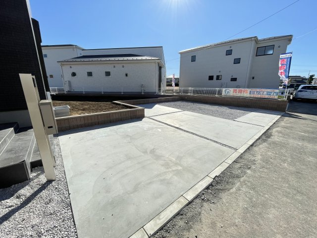 藤岡市岡之郷第4（全5棟）2号棟の駐車場