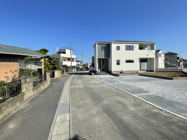 藤岡市岡之郷第4（全5棟）4号棟の前面道路含む現地写真|前面道路含む現地写真です